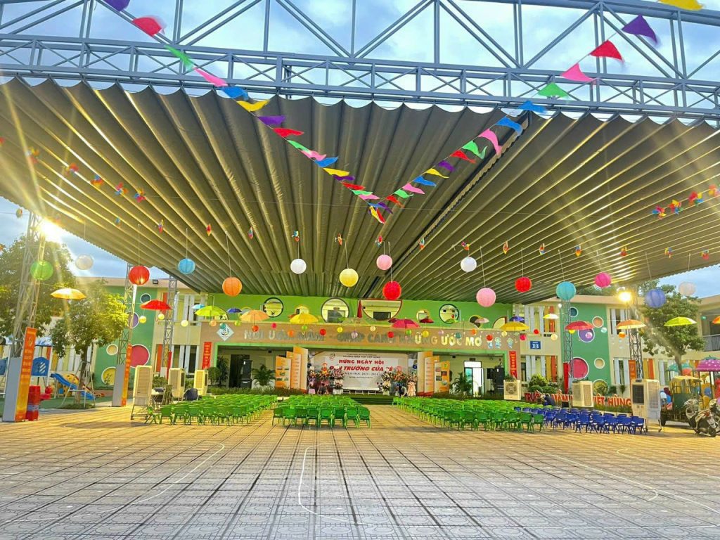 Mái xếp trường học.