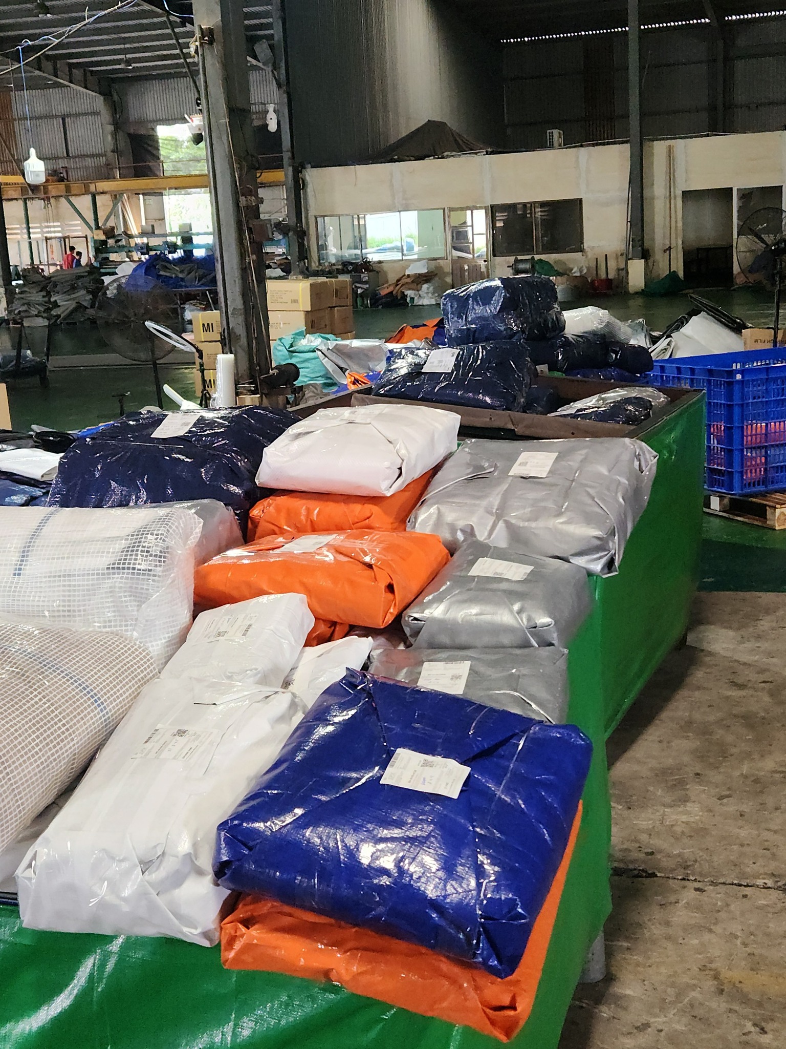 Vận tải, kho bãi, bảo quản hàng hóa.