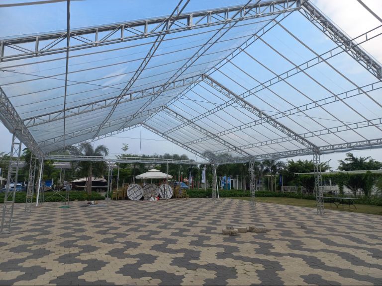 Tổ chức tiệc cưới ngoài trời – lợi ích và hạn chế